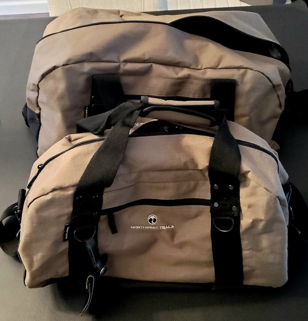 Northwest Trails Pair Of 2 Large Duffel Bags ,20” & 16" Skyway Luggage EUC